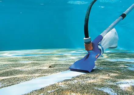 تنظيف مسابح width=